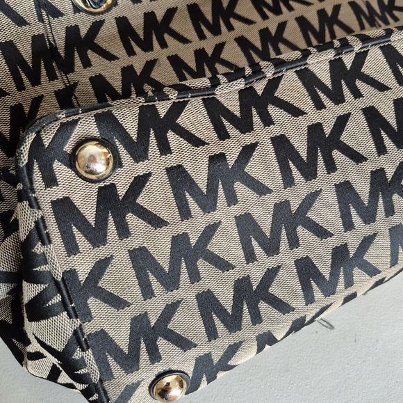 Michael Kors Jet Set Canvas Tote Bag - Picture 15 of 15